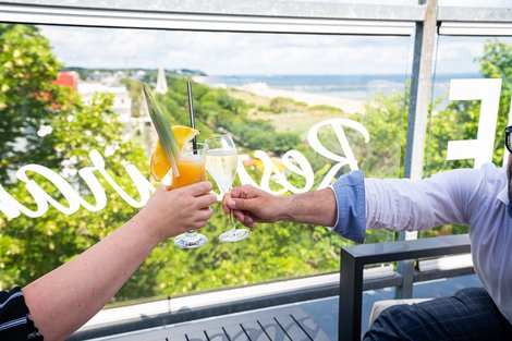 Prime Restaurant & Bar Ahlbeck Raise a Toast with a View