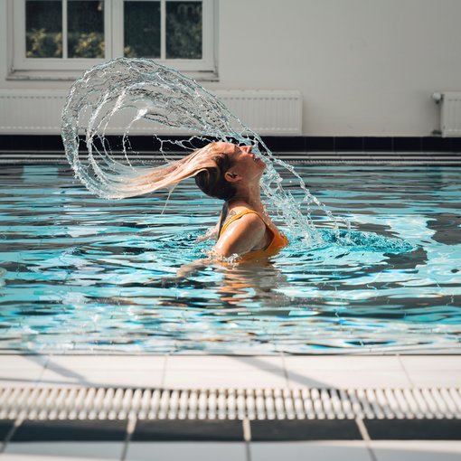 Strandhotel Ahlbeck Wellness Spaß im Pool | © Konrad Langer