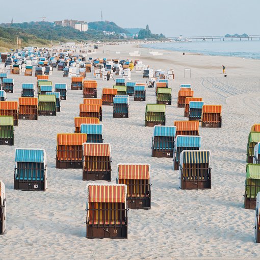 Ahlbeck bunte Strandkörbe | © Konrad Langer