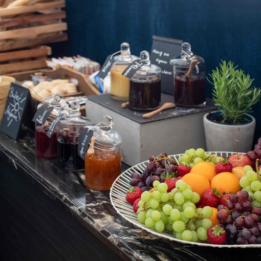 Strandhotel Ahlbeck Frühstück Marmeladen und frisches Obst